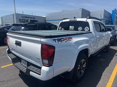 Used 2019 Toyota Tacoma TRD Sport AWD/4WD image 6