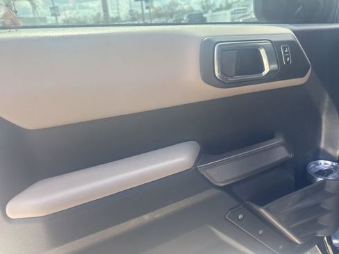 Used 2023 Ford Bronco Wildtrak image 18