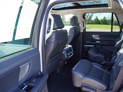 Certified 2025 Ford Expedition Platinum AWD/4WD image 17