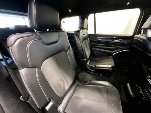 Used 2021 Jeep Grand Cherokee L Laredo image 16