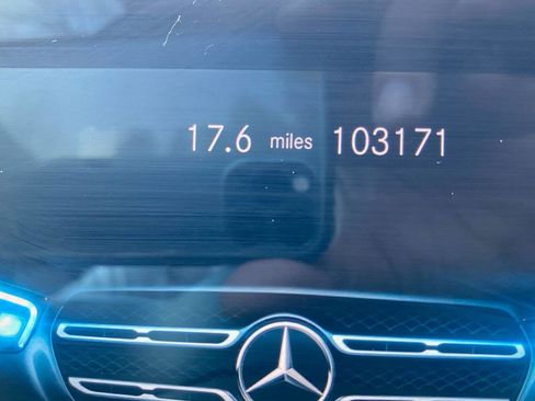 Used 2021 Mercedes-Benz GLB 250 4MATIC image 23