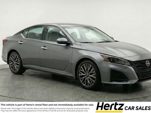 Used 2025 Nissan Altima 2.5 SV FWD image 1