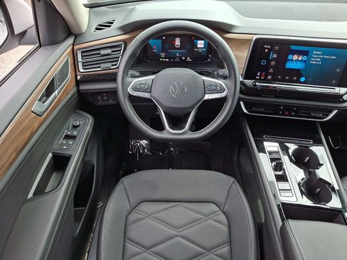 Used 2025 Volkswagen Atlas SE FWD image 12