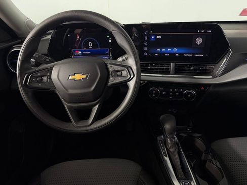 Used 2025 Chevrolet Trax LT image 13