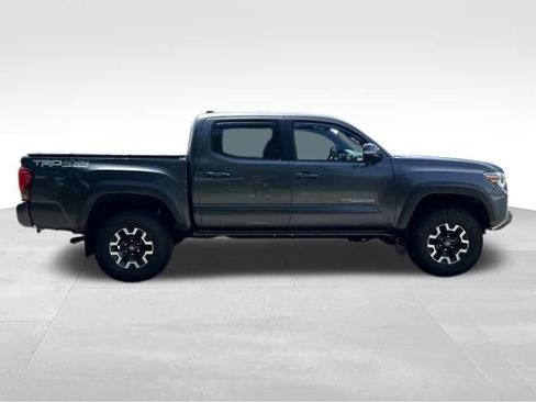 Used 2016 Toyota Tacoma TRD Off-Road w/ Premium & Technology Package AWD/4WD image 6