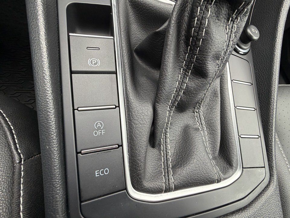 Used 2024 Volkswagen Jetta SE FWD image 22