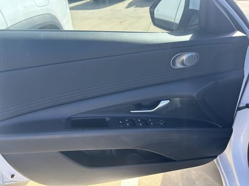 Used 2025 Hyundai Elantra SEL image 9