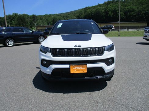 Used 2023 Jeep Compass Latitude w/ Convenience Group AWD/4WD image 2