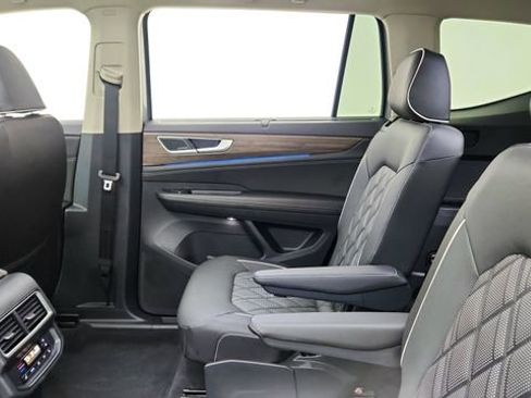 Used 2026 Volkswagen Atlas SEL Premium R-Line image 32
