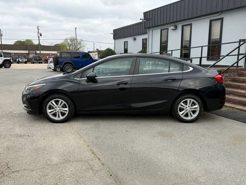 Used 2017 Chevrolet Cruze LT image 10