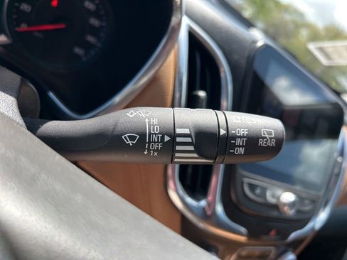 Used 2018 Chevrolet Equinox Premier image 30