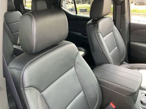 Used 2023 Chevrolet Traverse LT image 18
