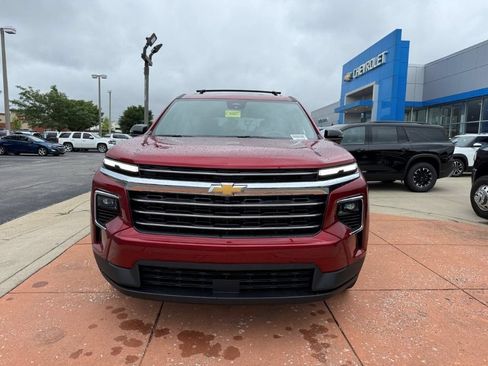 New 2026 Chevrolet Traverse LT w/ Sun and Wheel Package FWD image 2