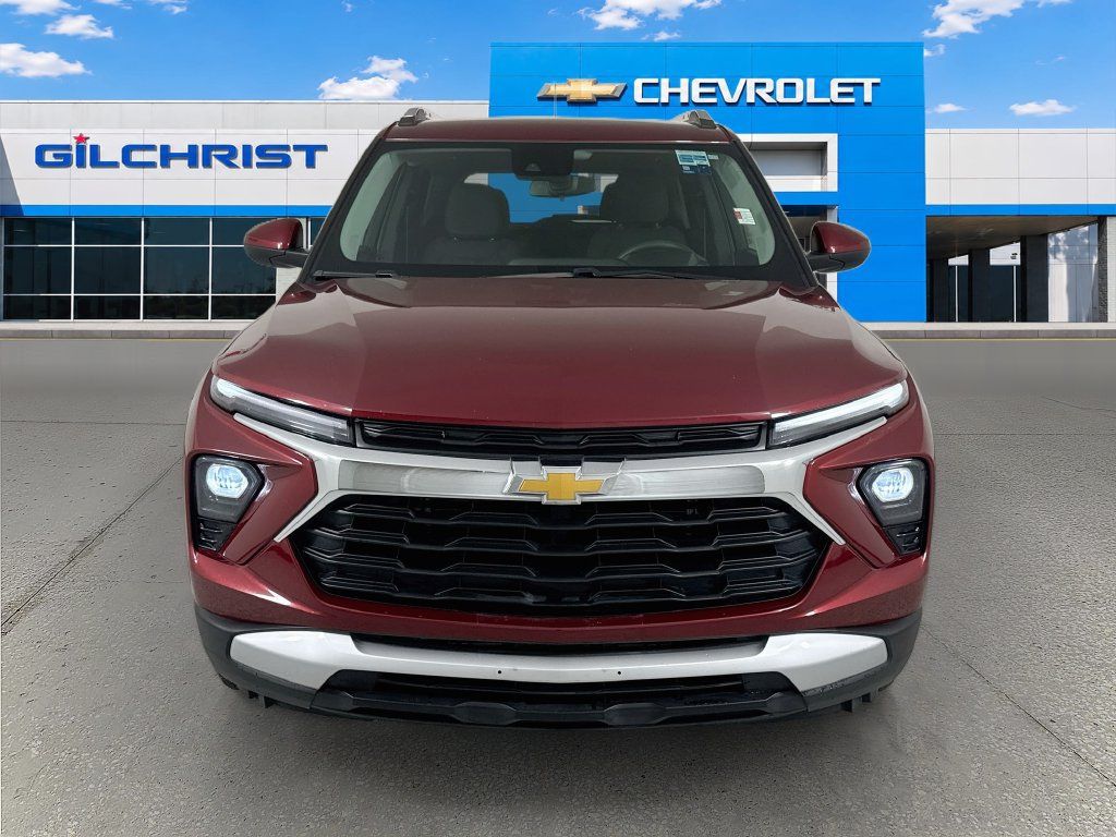Used 2025 Chevrolet TrailBlazer LT FWD image 2