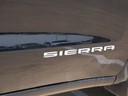Used 2025 GMC Sierra 1500 SLT AWD/4WD image 10