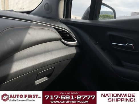 Used 2022 Chevrolet Trax LT w/ Premium Seat Package AWD/4WD image 21