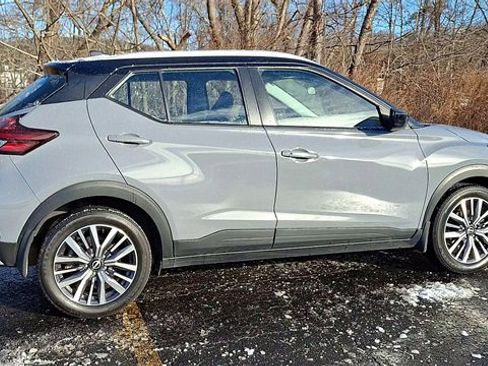 Used 2023 Nissan Kicks SV image 7