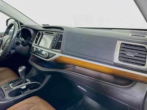 Used 2019 Toyota Highlander Limited image 30