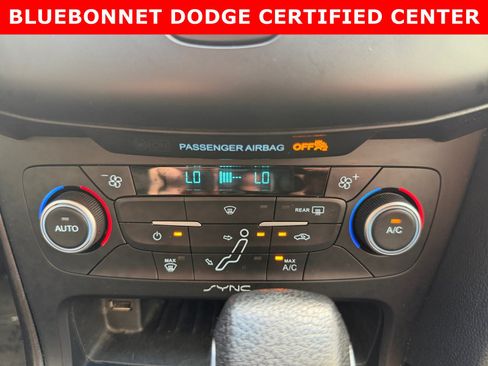Used 2018 Ford Focus SE w/ SE Appearance Package FWD image 17