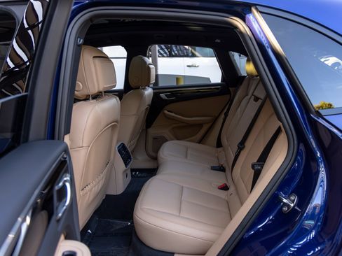 Certified 2026 Porsche Macan AWD/4WD image 45