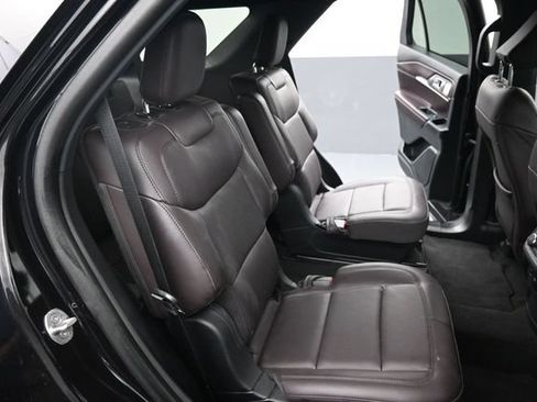 Used 2026 Ford Explorer Platinum RWD image 26