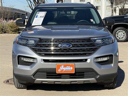 Used 2022 Ford Explorer XLT w/ Equipment Group 202A image 8