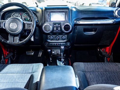 Used 2012 Jeep Wrangler Unlimited Sahara image 11