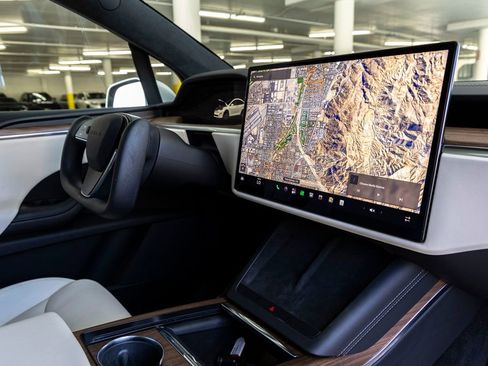 Used 2023 Tesla Model X AWD/4WD image 32