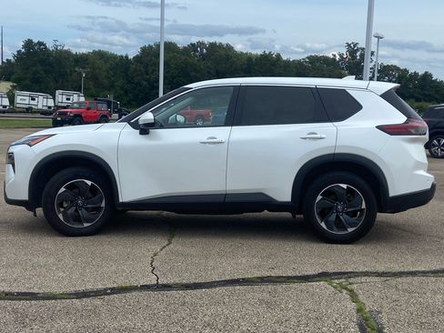 Used 2024 Nissan Rogue SV AWD/4WD image 6