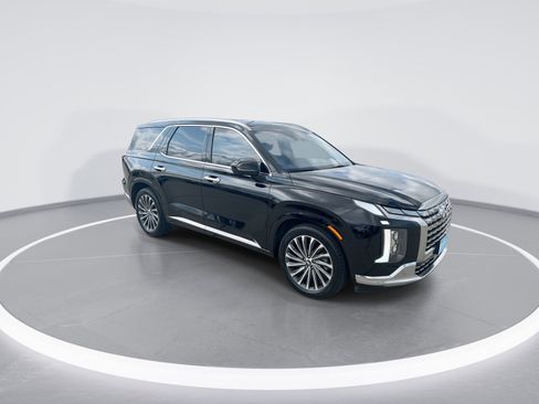 Used 2023 Hyundai Palisade Calligraphy image 2