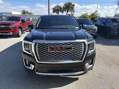 Used 2021 GMC Yukon XL Denali w/ Denali Premium Package image 2