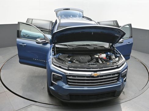 Used 2025 Chevrolet Traverse LT image 40