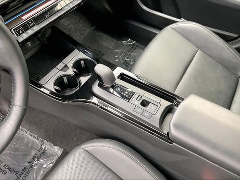 Used 2024 Toyota Prius XLE AWD/4WD image 15