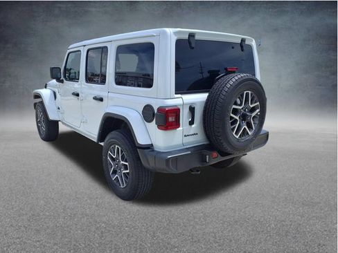 Used 2025 Jeep Wrangler Unlimited Sahara AWD/4WD image 6