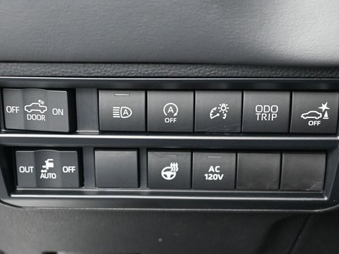 Used 2023 Toyota Tundra Platinum image 16