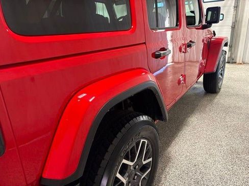 Used 2025 Jeep Wrangler Unlimited Sahara AWD/4WD image 10