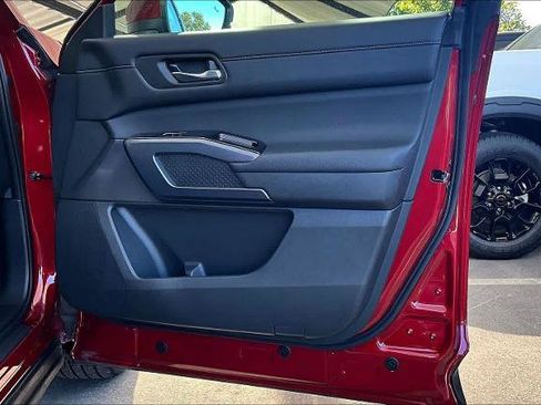 Certified 2024 Nissan Pathfinder SL image 21