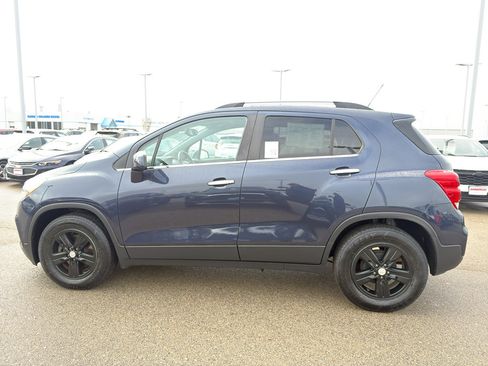 Used 2019 Chevrolet Trax LT w/ Sun & Sound Package image 6