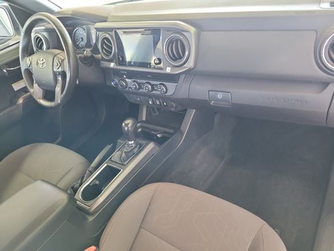 Used 2019 Toyota Tacoma TRD Off-Road AWD/4WD image 16