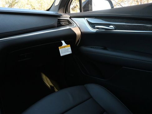 New 2026 Cadillac XT5 Sportv w/ LPO, Onyx Lite Package image 8