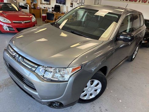 Used 2014 Mitsubishi Outlander ES FWD image 6