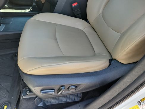 Certified 2023 Toyota Sienna XLE FWD image 10