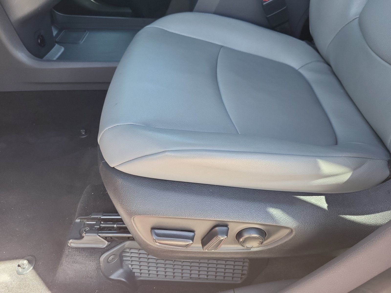 Certified 2023 Toyota Sienna XLE FWD image 20