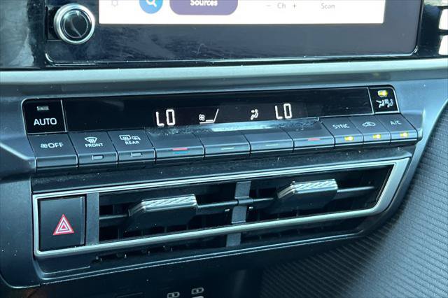 Certified 2025 Toyota Camry SE FWD image 21