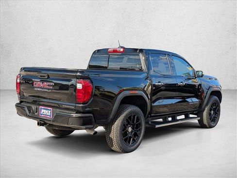 Used 2023 GMC Canyon Denali w/ Denali Black Edition image 5