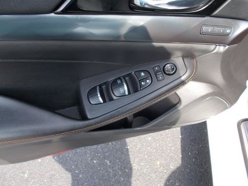 Used 2023 Nissan Maxima SR w/ Sport Mat Group FWD image 25