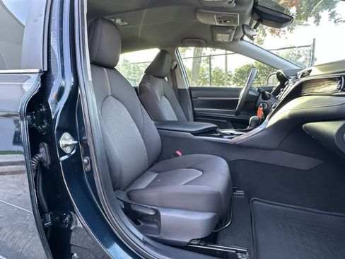 Used 2020 Toyota Camry LE FWD image 9