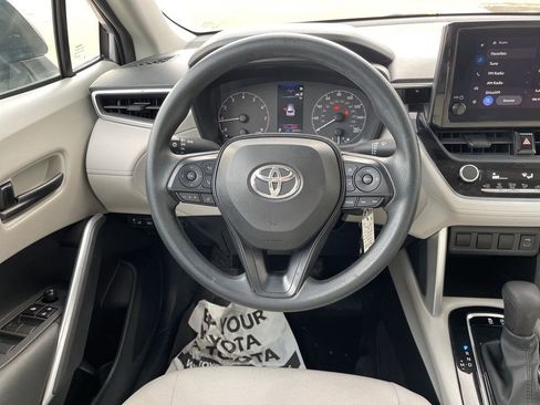 Used 2023 Toyota Corolla Cross L image 12