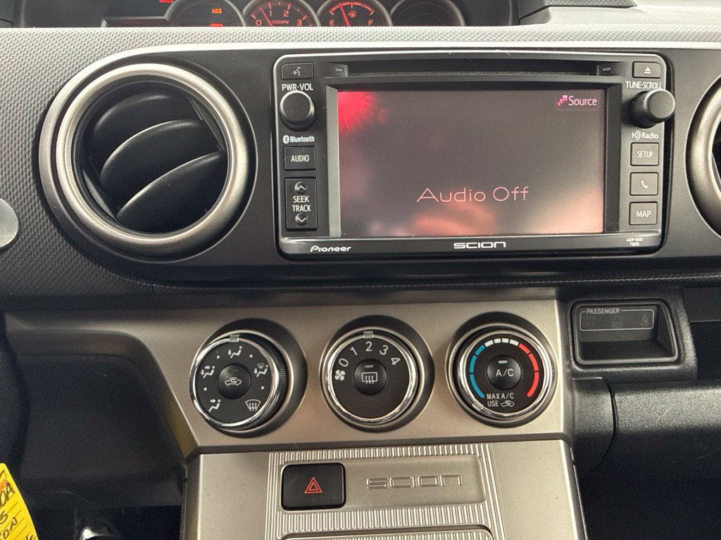 Used 2015 Scion xB FWD image 9