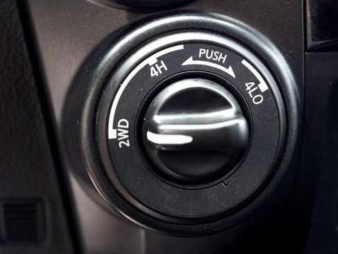 Used 2020 Nissan Titan PRO-4X w/ Pro-4x Convenience Package image 24